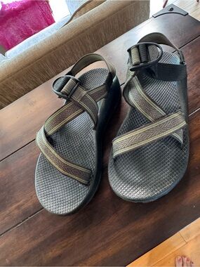 Chaco Men's Black Sandals with Olive Green Straps men’s size 8